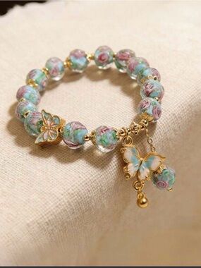Vintage Floral Glass Bead Butterfly Bracelet – Gold Tone Charm Bracelet